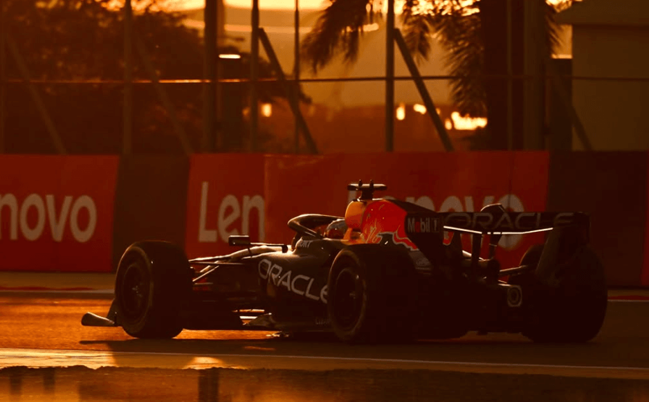 Images d'une Red Bull roulant à Bahreïn