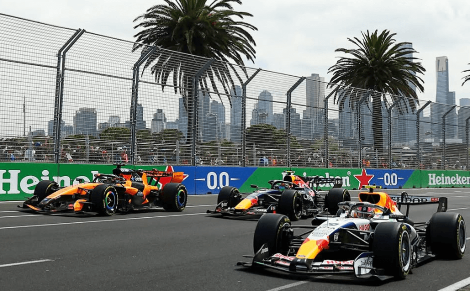 McLaren, Red Bull et Racing Bulls sur le tracé de Melbourne lors de la première journée d'Essais